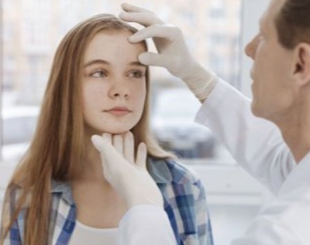 dermatologue-pour-ados-acne