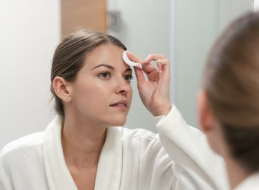 Démaquillage d'une peau grasse