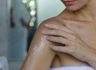 femme douche hydratation