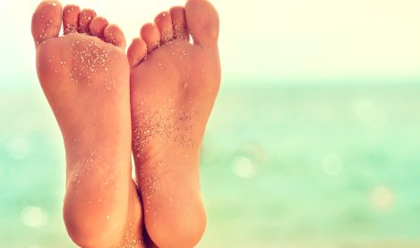 pieds sable soleil